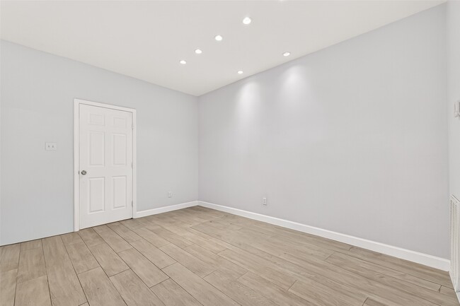 Building Photo - 12625 Memorial Dr