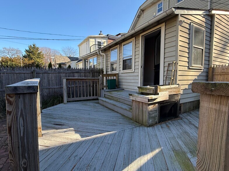 Building Photo - 239 Dean St