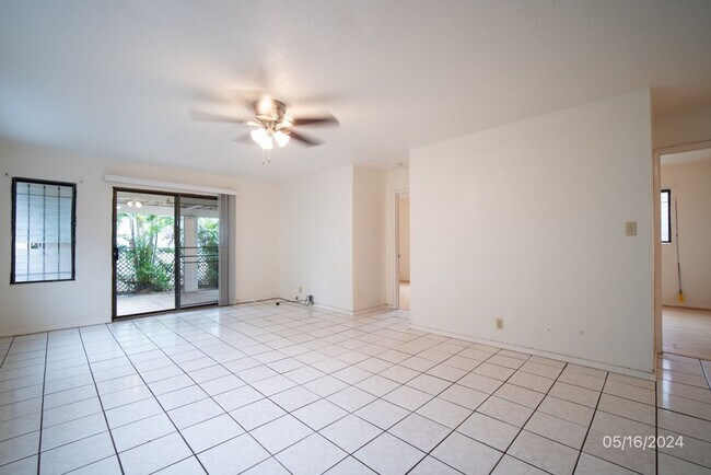 Building Photo - 2BR/1BA/2PKG(TANDEM) DOWNSTAIRS UNIT IN ALIAMANU THREE PLEX