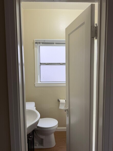 Building Photo - 801 W Glenoaks Blvd