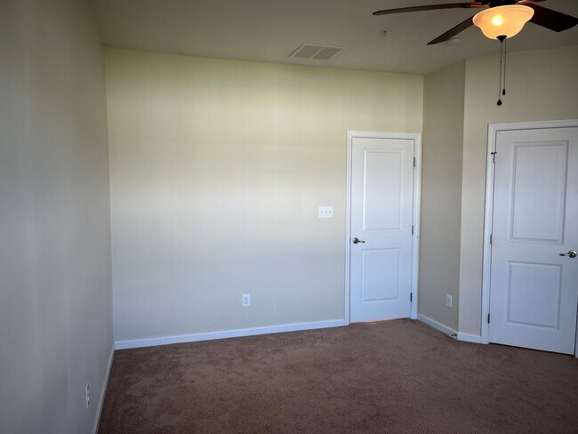 Building Photo - 1253 Elderslie Ln