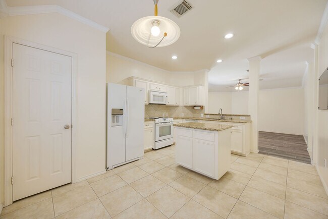 Building Photo - 20602 Naples Terrace Ln