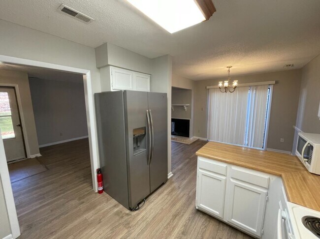 Building Photo - Fantastic 3 bedroom Raleigh Condo