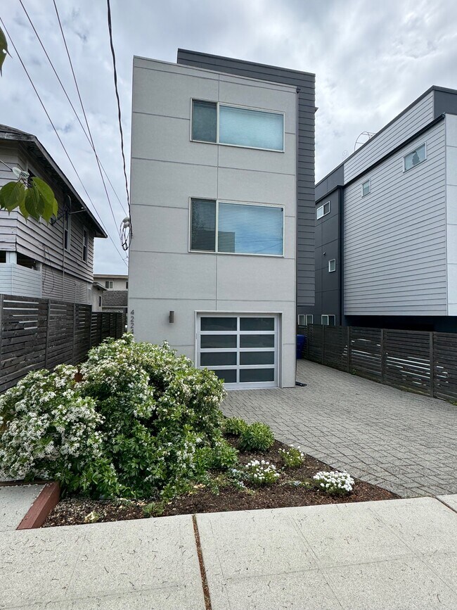 Primary Photo - 4222 Linden Ave N