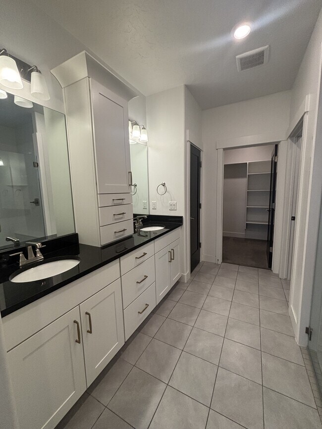 Building Photo - 6153 W Poplar View Dr