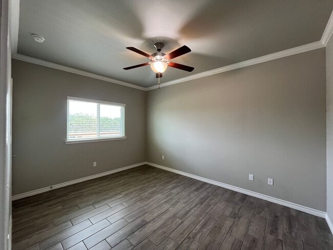 Building Photo - WALKING DISTANCE FROM OSO BAY WETLAND PRES...