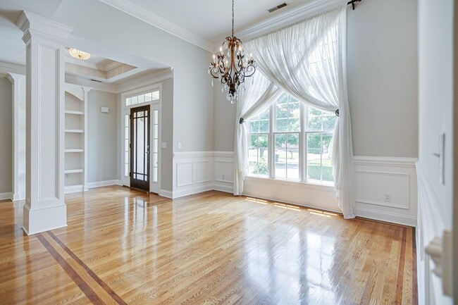 Building Photo - Beautiful Home in Willow Springs Just Minu...