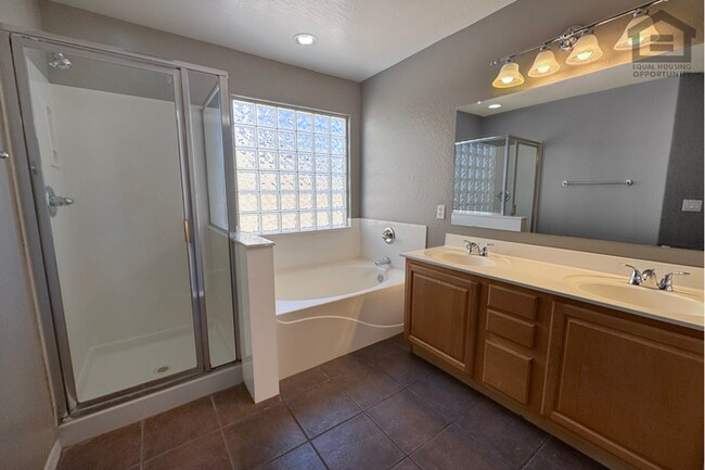 Building Photo - 3Bed/2Bath House in Avondale! Ready for Immediate Move-In! – RV GATE!