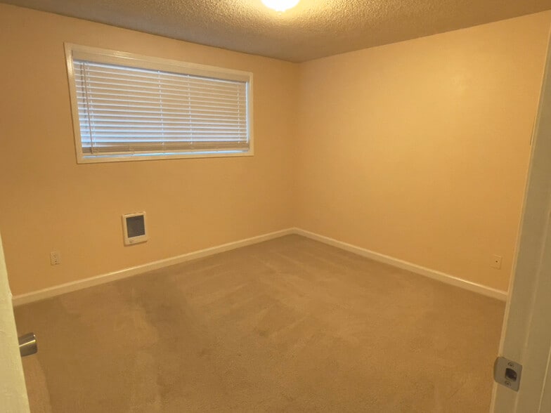 Building Photo - 1145 SW Leschi Dr