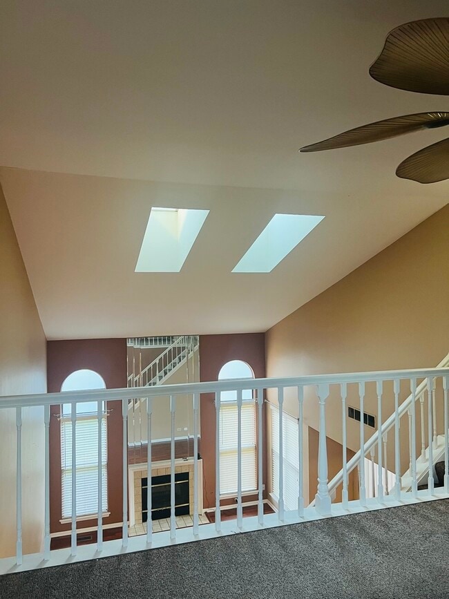 Building Photo - 1042 Ridgefield Cir