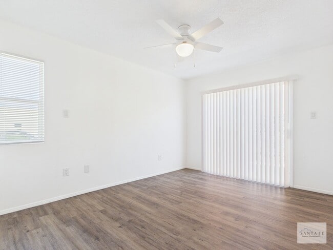 Building Photo - Single Family Home Available Now!