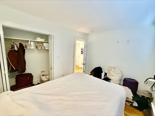 Building Photo - 11 Thacher Ct