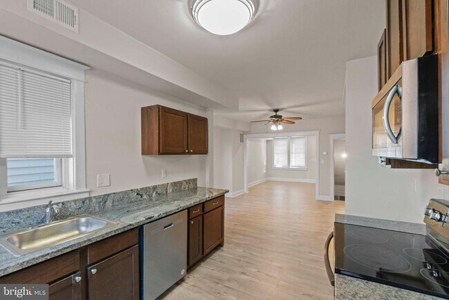 Building Photo - 2806 Ashland Ave