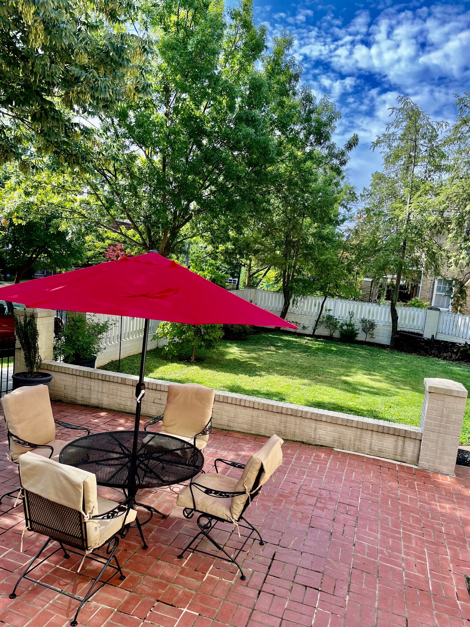 Building Photo - 3828 Cathedral Ave NW