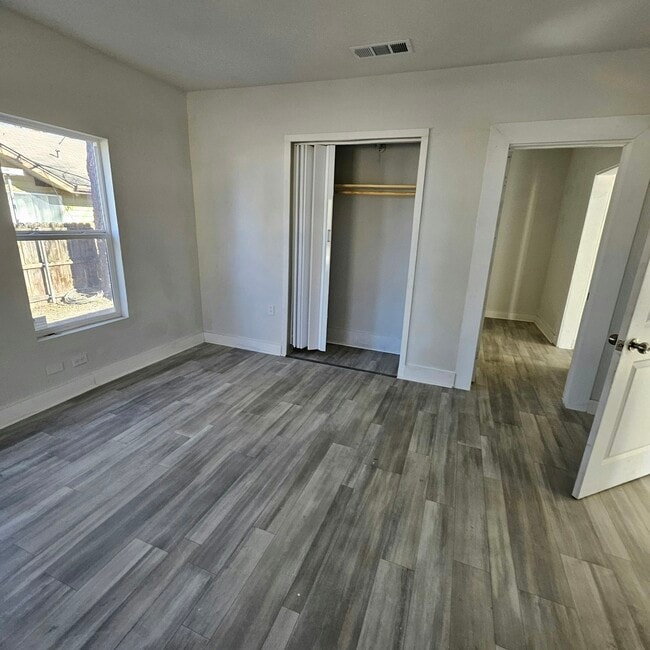 Building Photo - 1509 W Collin St