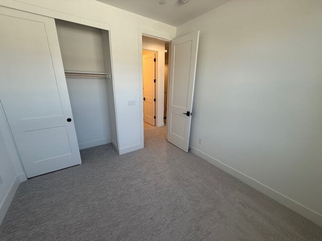 Building Photo - Brand New Townhome in Moonstone Community ...