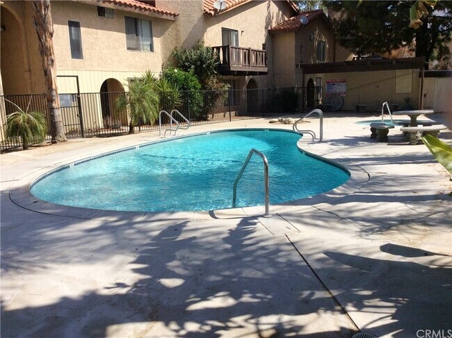 Building Photo - 127 Tiger Ln