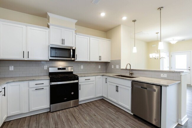 Building Photo - Three Bedroom Home