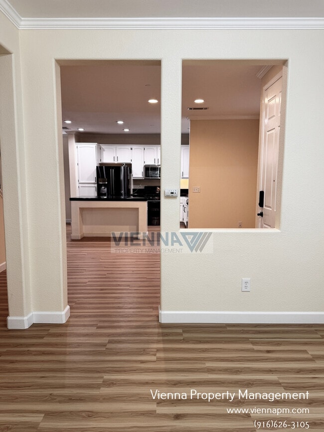 Building Photo - 829 Courtyards Loop