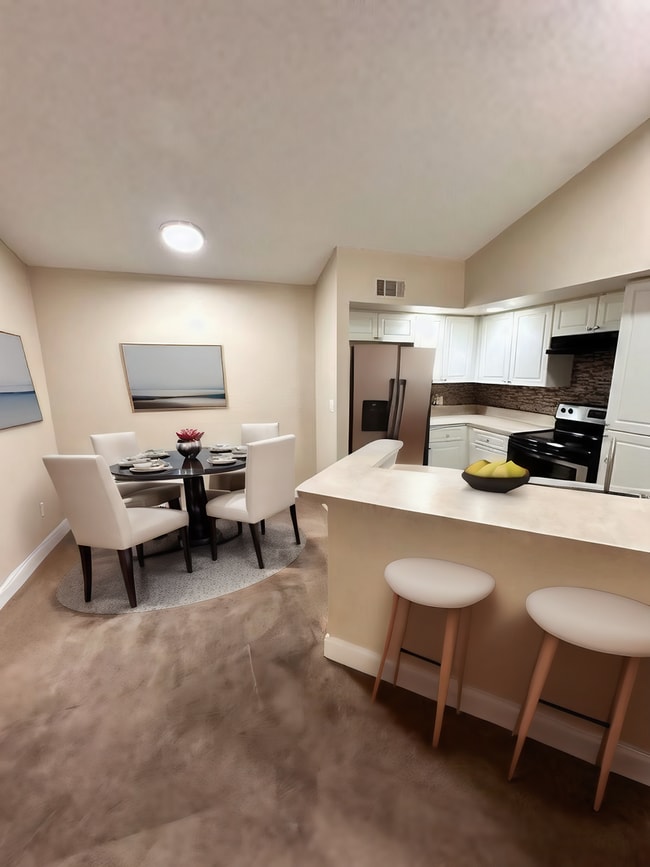 Building Photo - V425