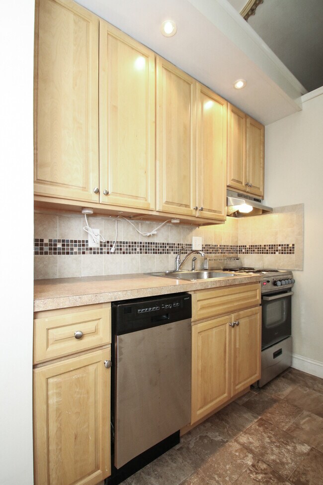 Building Photo - 849 N 5th St