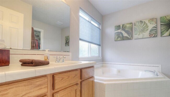 Building Photo - 3 Bedroom with 3 Car Garage - Eagle, Idaho