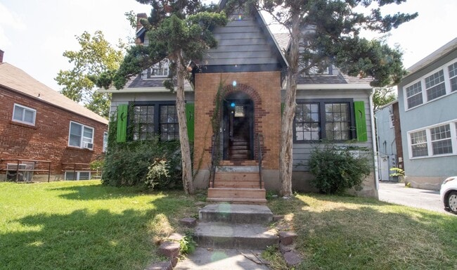 Building Photo - Charming 3 bed | 2 bath home in the heart ...