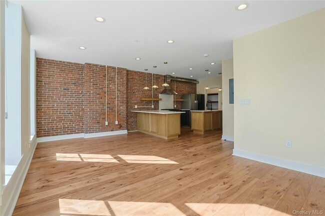 Building Photo - 19 Main St