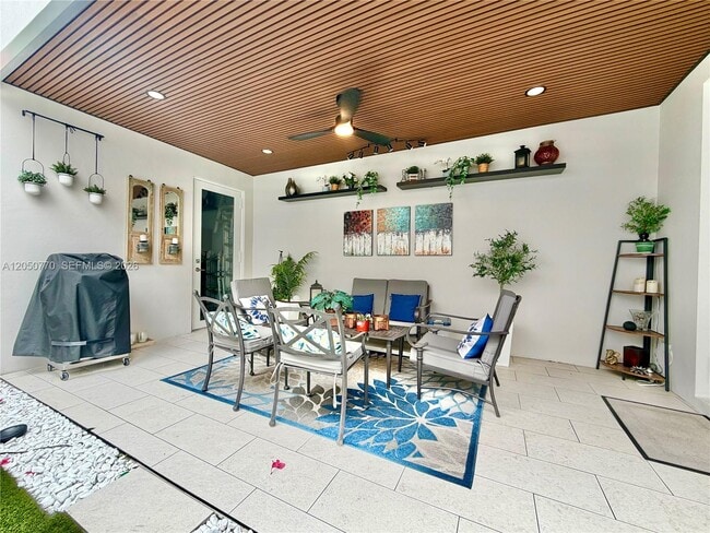 Building Photo - 6415 NW 105th Ct