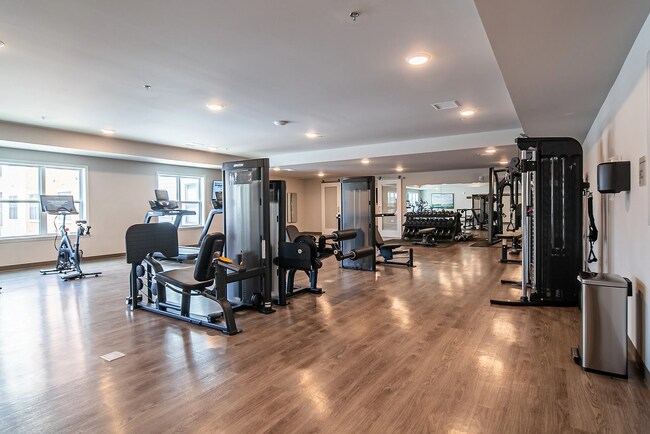 Building Photo - 2023 N Broadmoor Ave