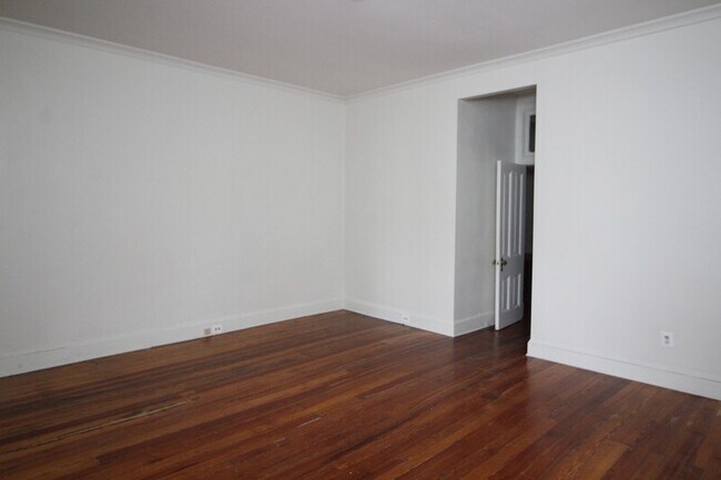 Building Photo - 1513 Bolton St