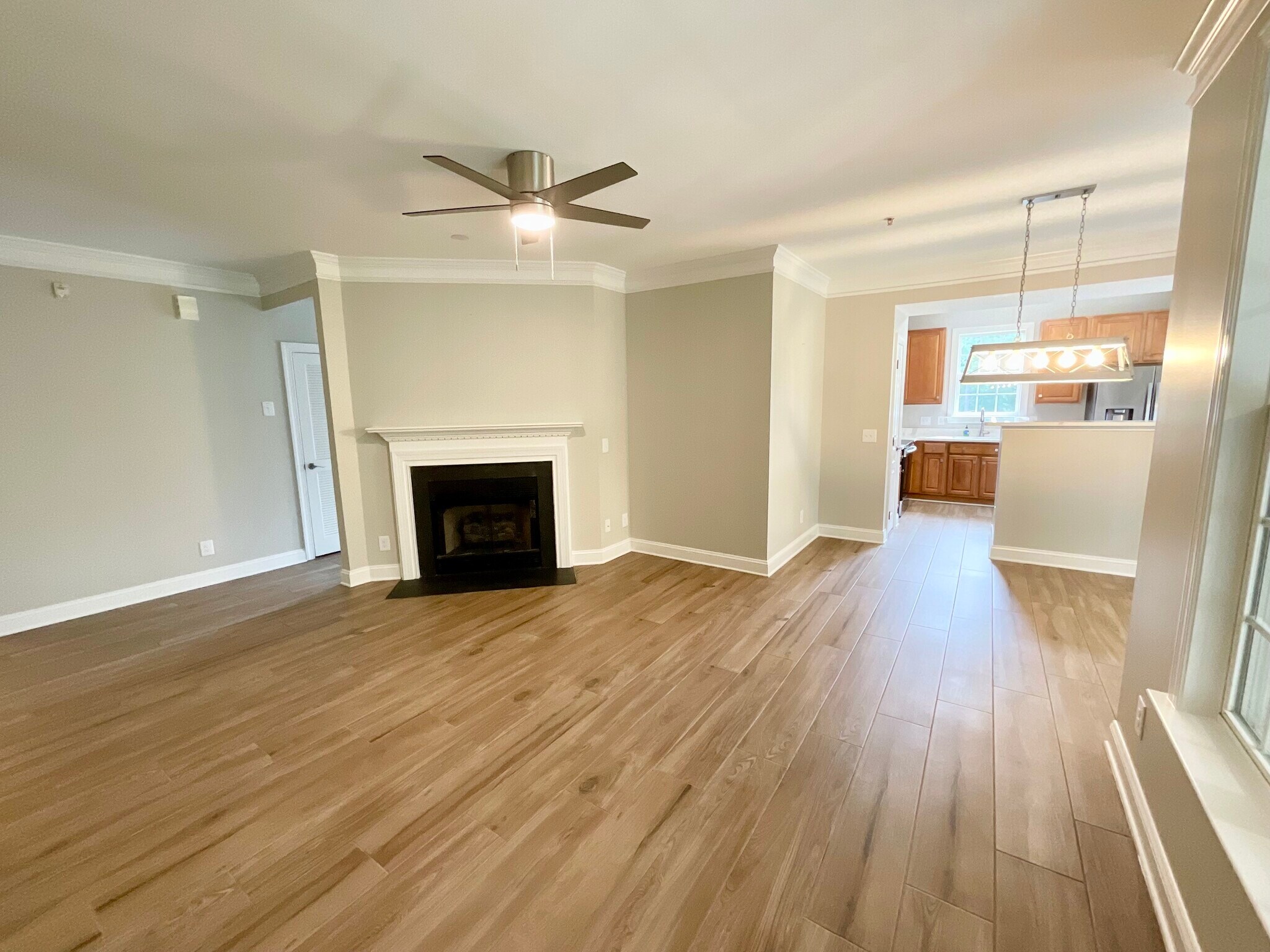 Building Photo - 833 Providence Glen Dr