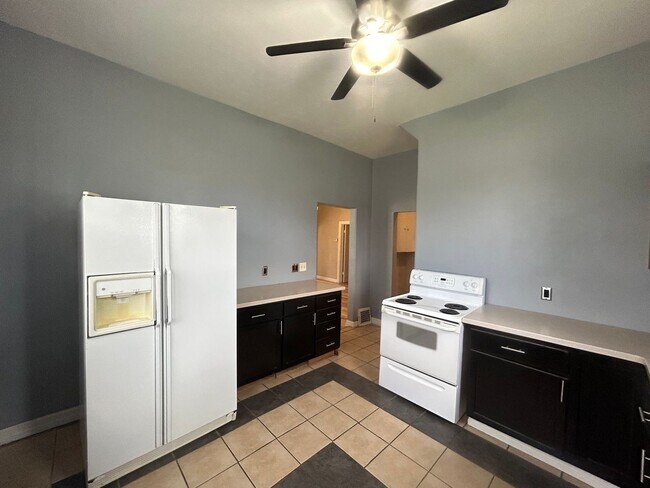 Building Photo - 6 Month Initial Lease-4904 Holdrege 2bed/1bath-Located near historic University Place