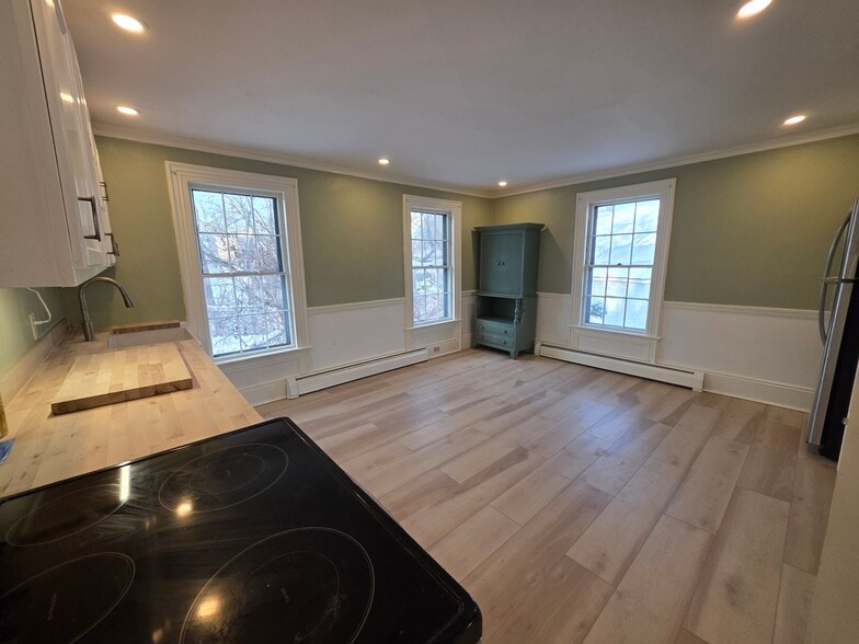 Building Photo - 21 Cleaves St