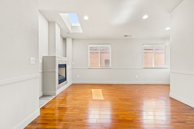 Building Photo - 1781 Bali Terrace