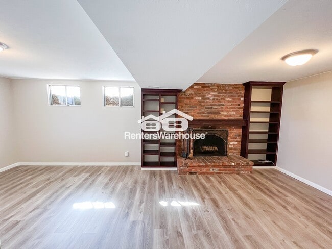 Building Photo - 1060 Ithaca Dr
