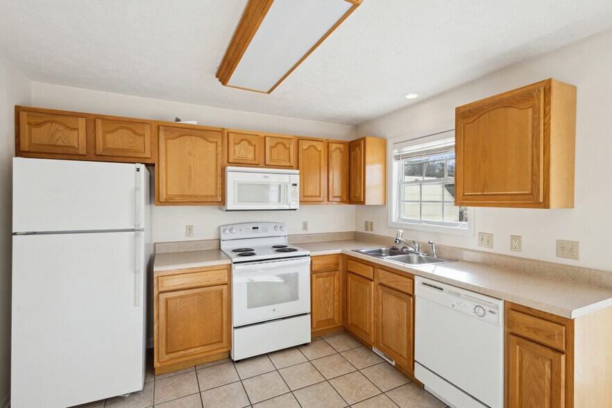 Building Photo - 204 Amanda Ln