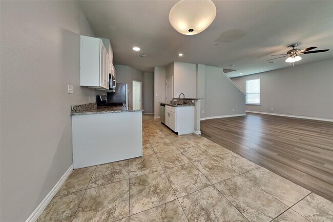 Building Photo - 6602 Albion Cresent Dr