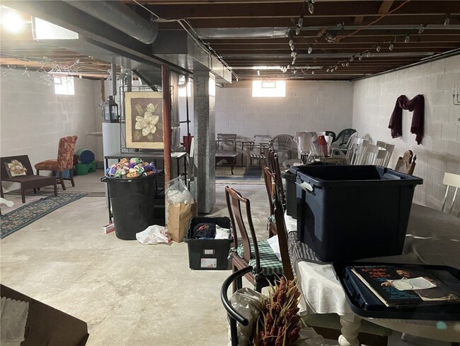 Building Photo - 340 N Park Dr