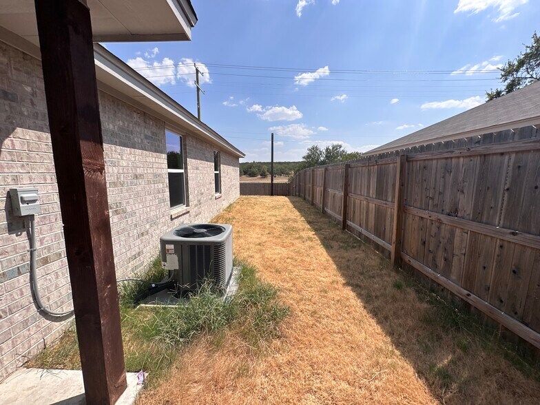 Building Photo - 1239 Liberation Ln