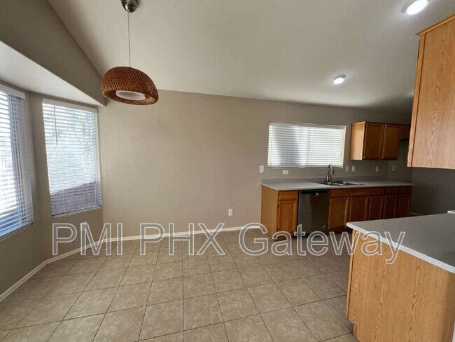 Building Photo - 1331 W Butler Dr