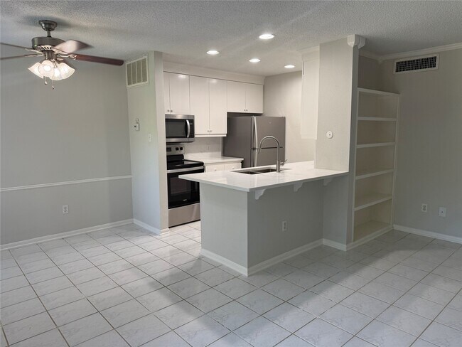 Building Photo - 2120 El Paseo St