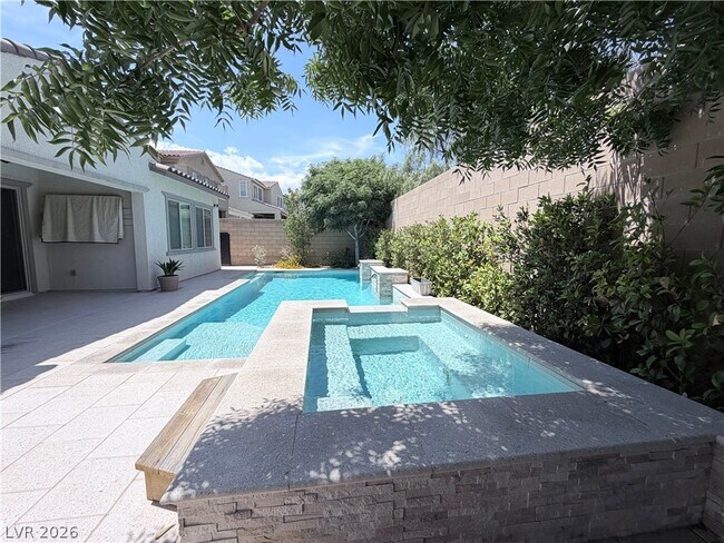 Building Photo - 9936 Wildhorse Cyn Ave