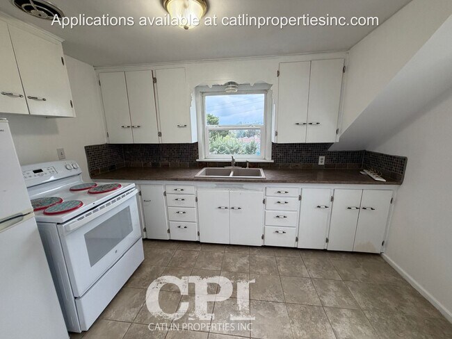 Building Photo - 405 6th Ave N