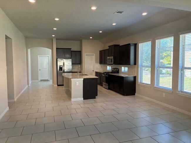 Building Photo - !! MOVE IN SPECIAL: Get 50% OFF!! 4BR/3BA House • In-Unit W/D • Attached Garage  • Backyard in Sa...