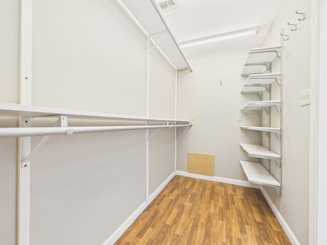 Building Photo - 1017 N Front St