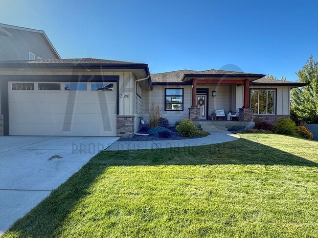 Primary Photo - Spacious Eagle Ridge Home