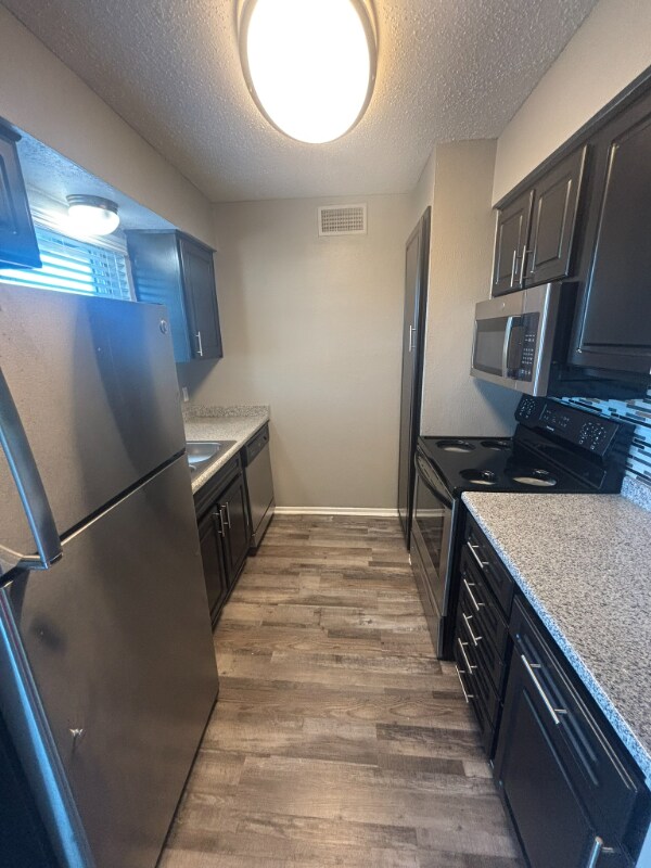 Building Photo - 531 Bedford Rd