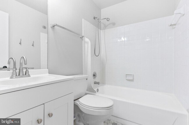 Building Photo - 7820 Somerset Ct