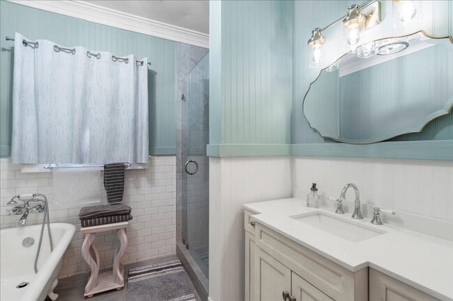 Building Photo - Fully Furnished 2-Bedroom + Loft & Serene ...